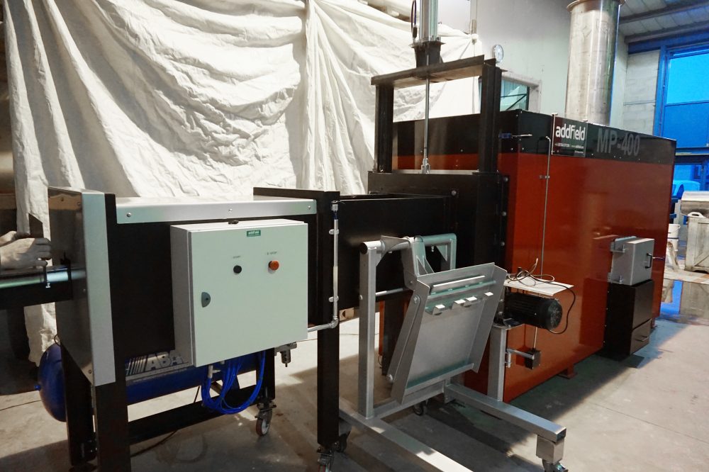 Automatic loader for-medical-waste-disposal-machine