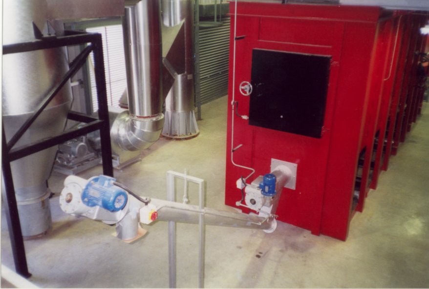 high capacity incinerator with screw feeding system