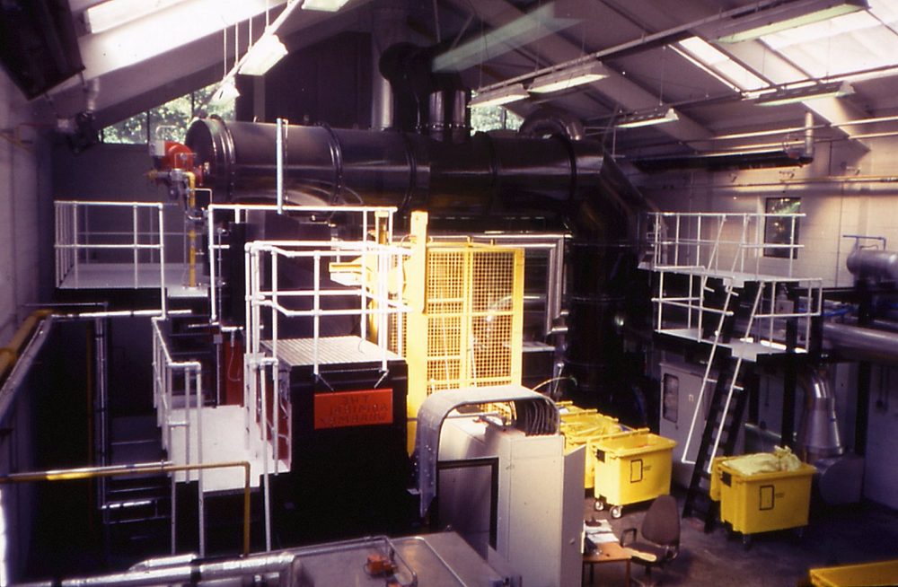Incinerator loading system and automatic waste unloading