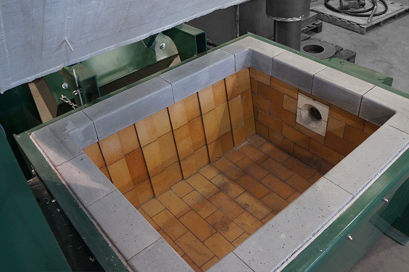 Loading chamber of incineration machine
