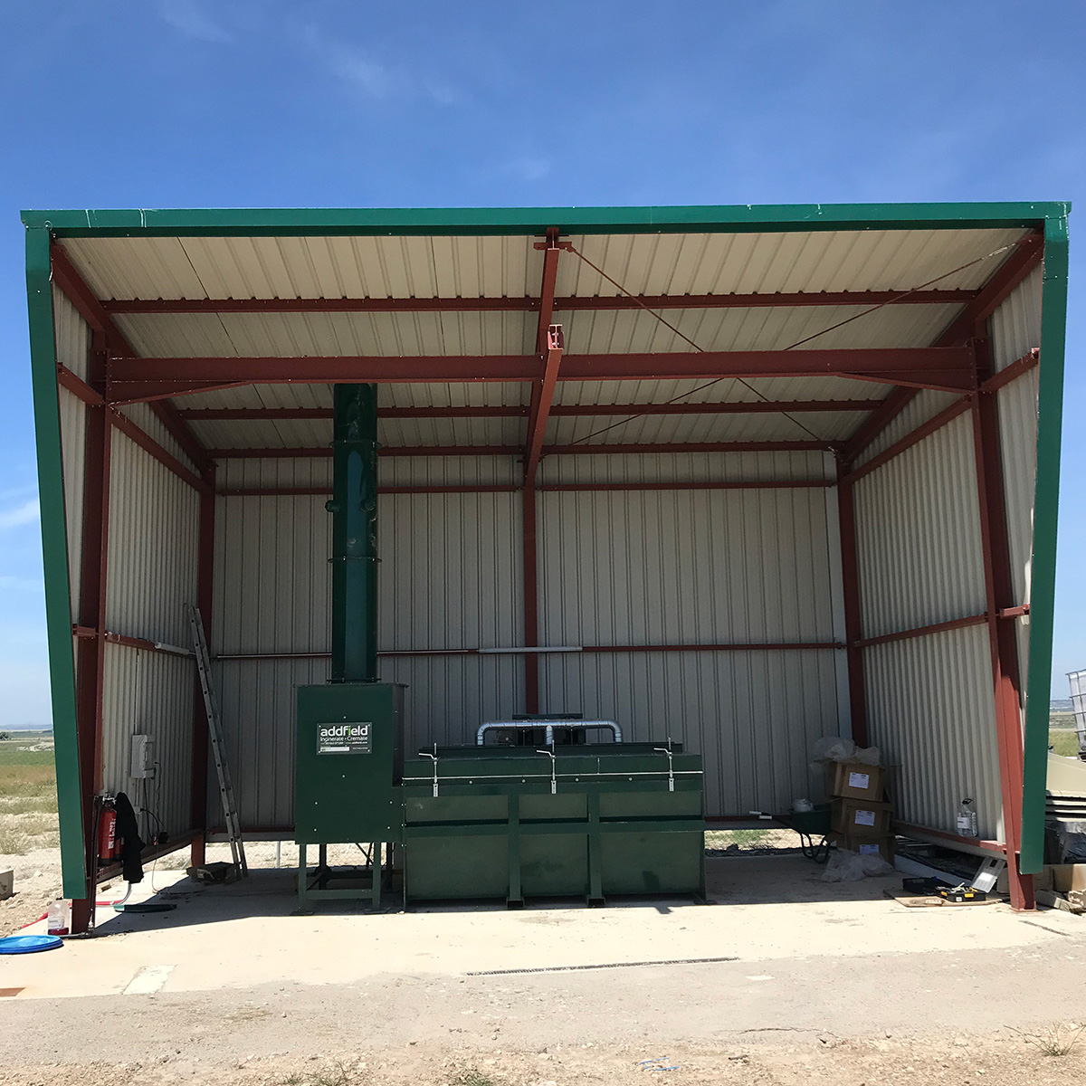 Steel shelter for a farm incinerator